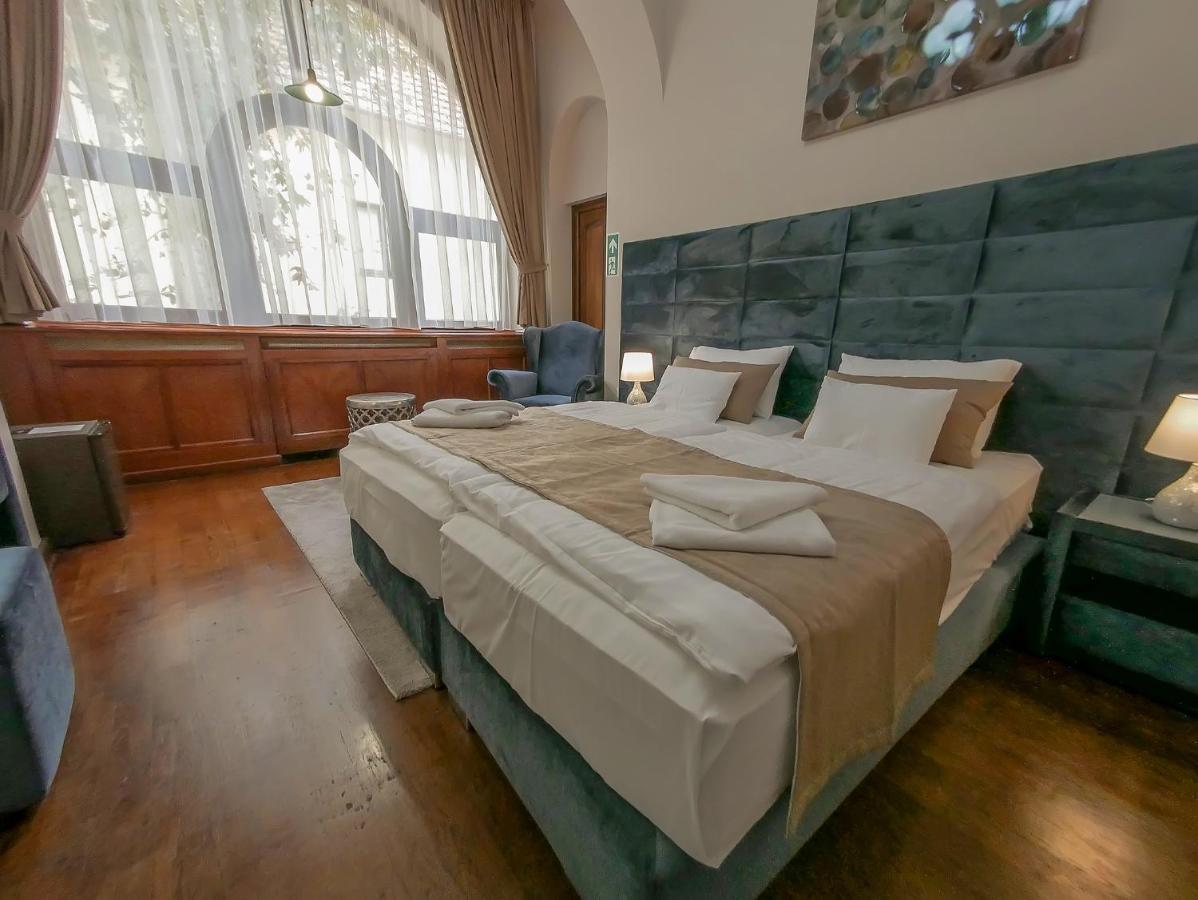 Отель Belga Boutique Panzio Дебрецен Экстерьер фото