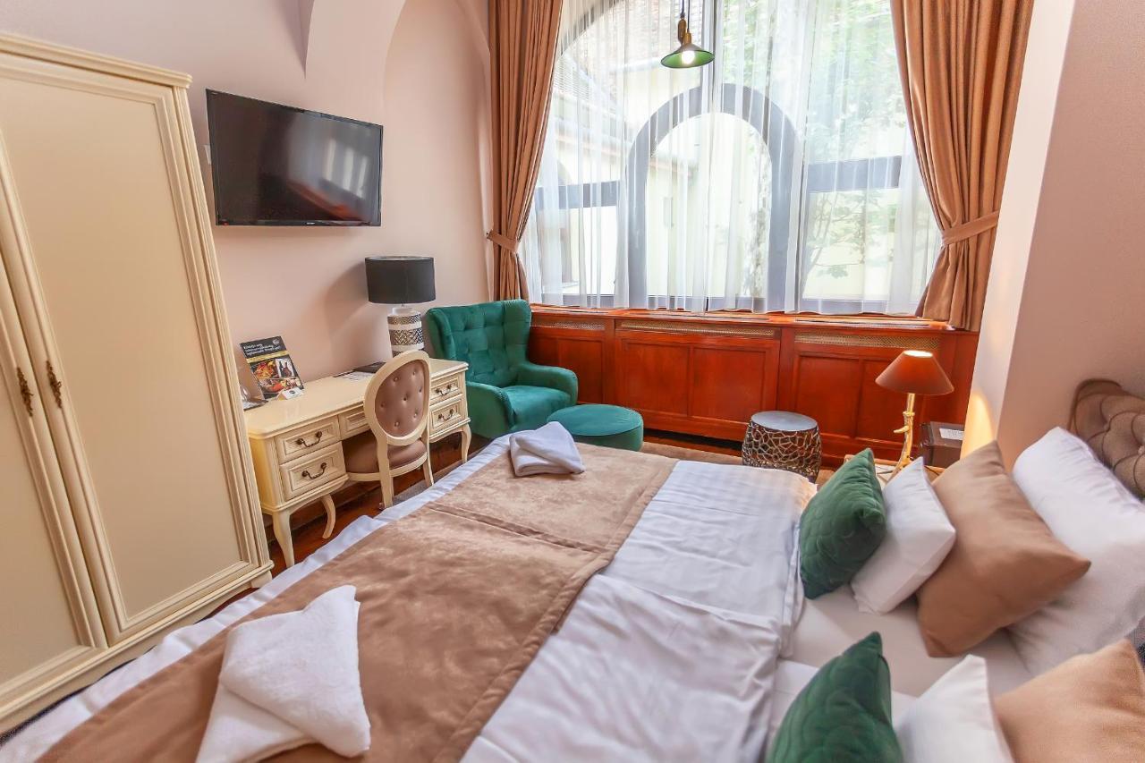 Отель Belga Boutique Panzio Дебрецен Экстерьер фото