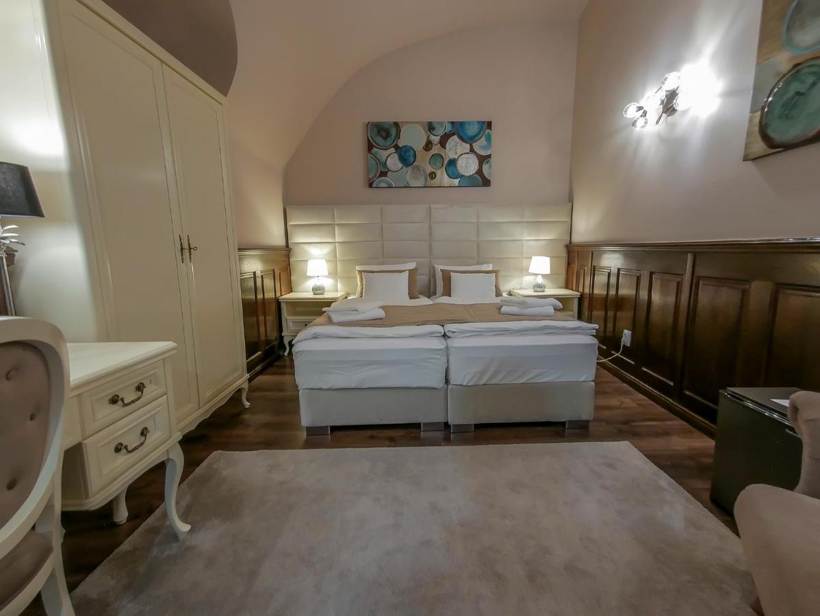 Отель Belga Boutique Panzio Дебрецен Экстерьер фото